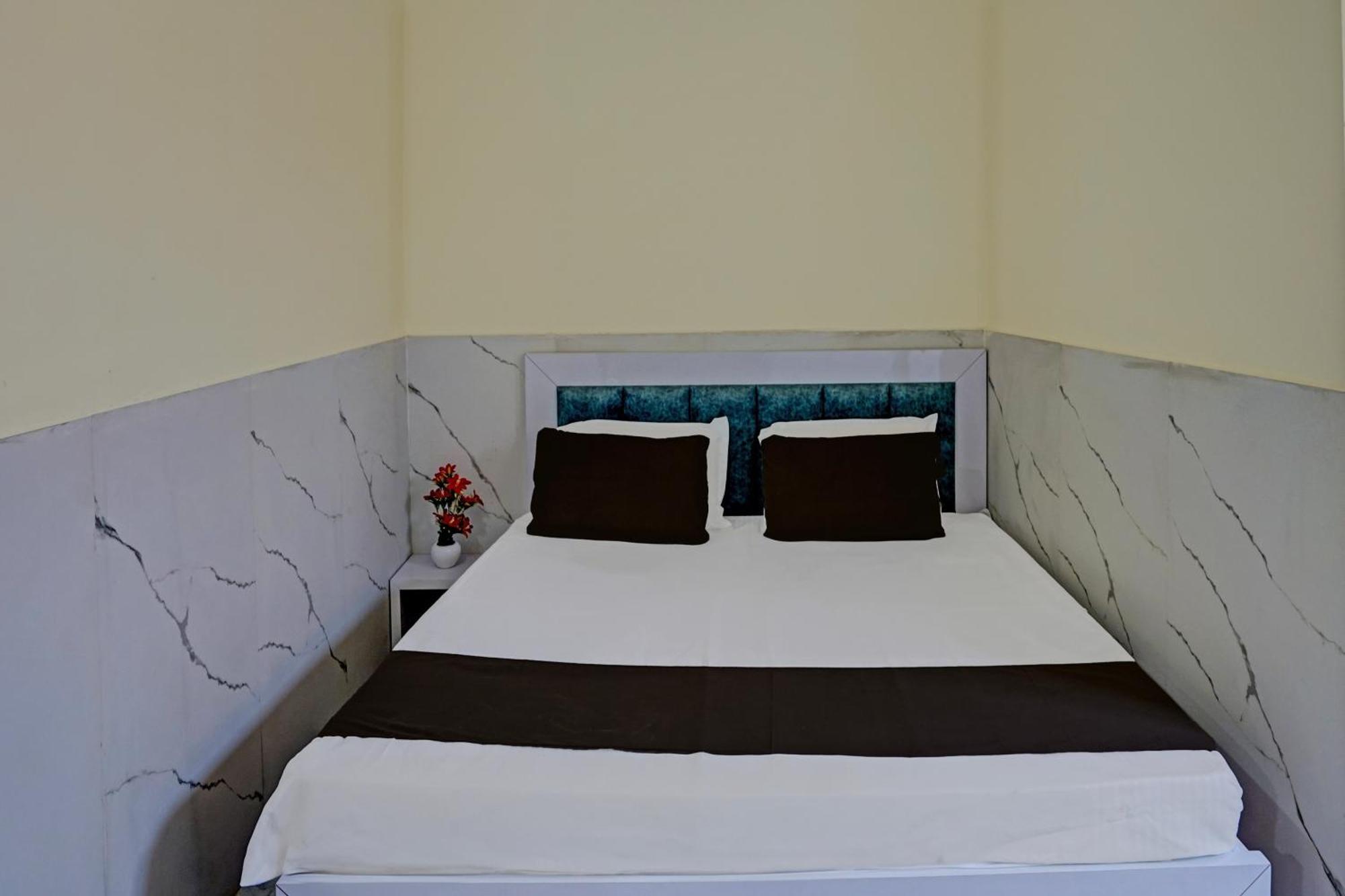 Hotel O Abhinav Hotel Noida Exterior photo